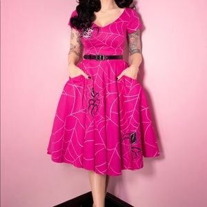 Mean Girls Club Vanity Fair Pinky Spider Swing